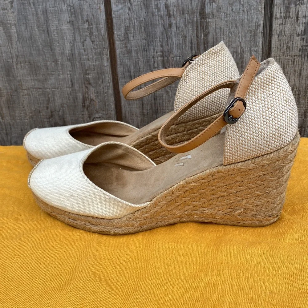 White Mountain White Ankle Strap Wedge Espadilles Size 10